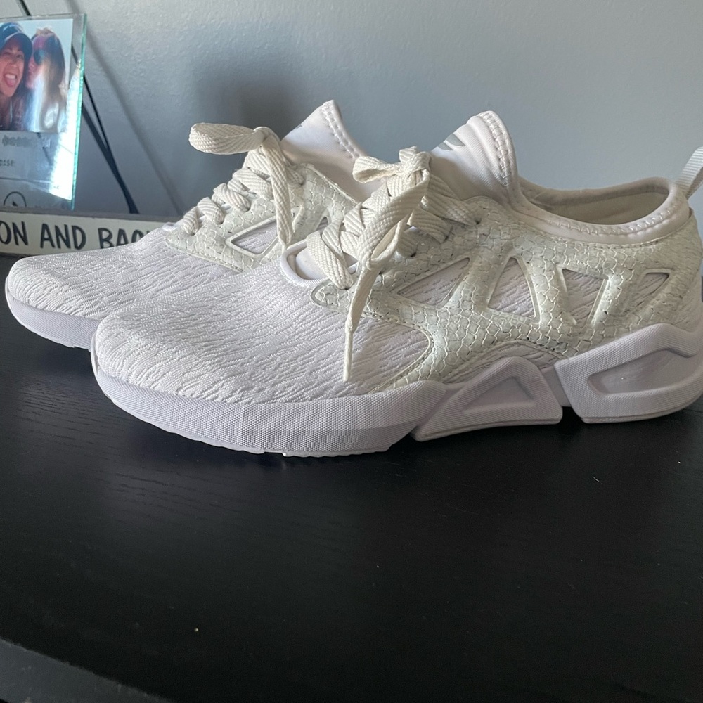 Women’s sneakers